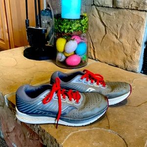 Saucony Running shoes youth size 5